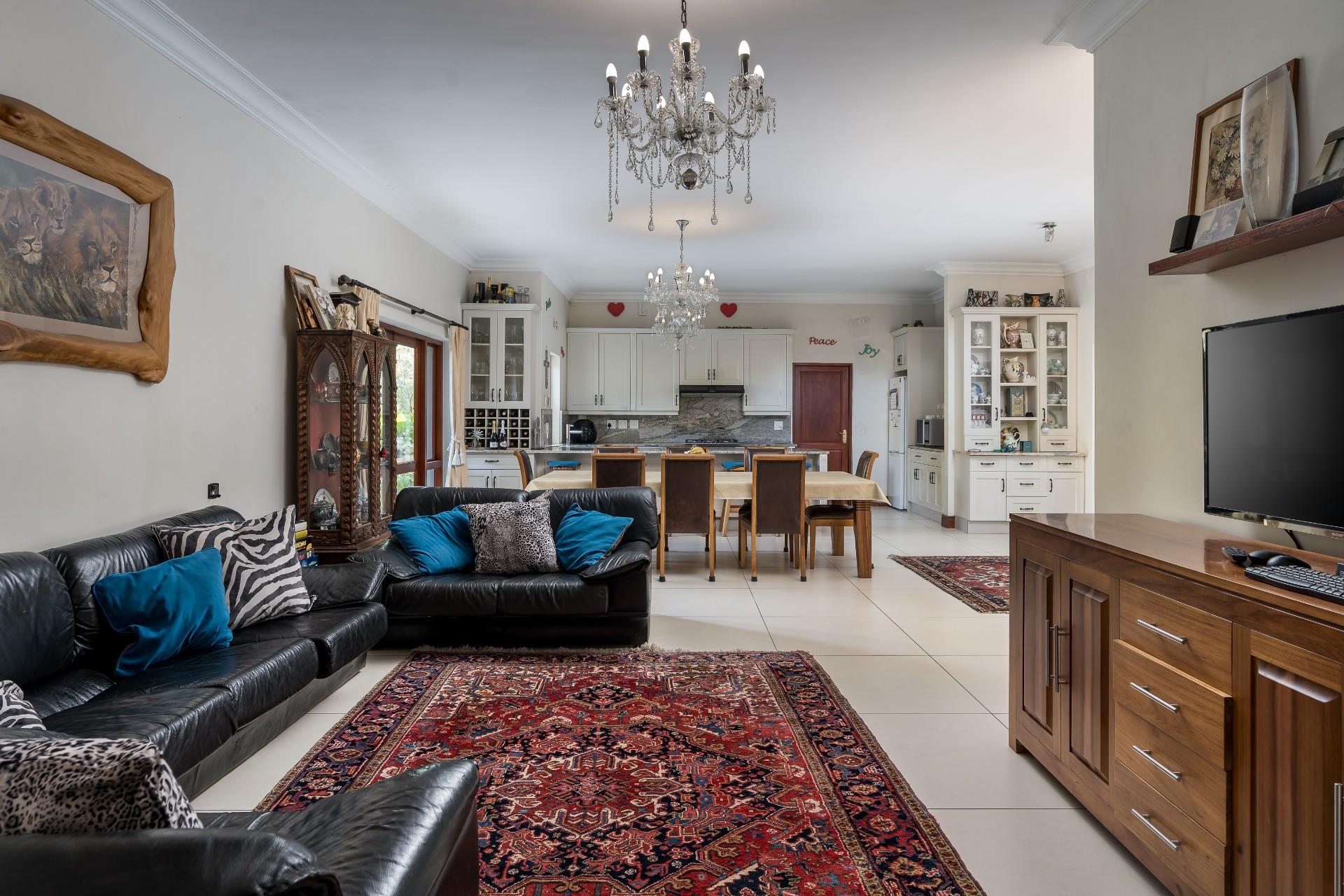 Elegant Family Home with Flatlet — photograph 4