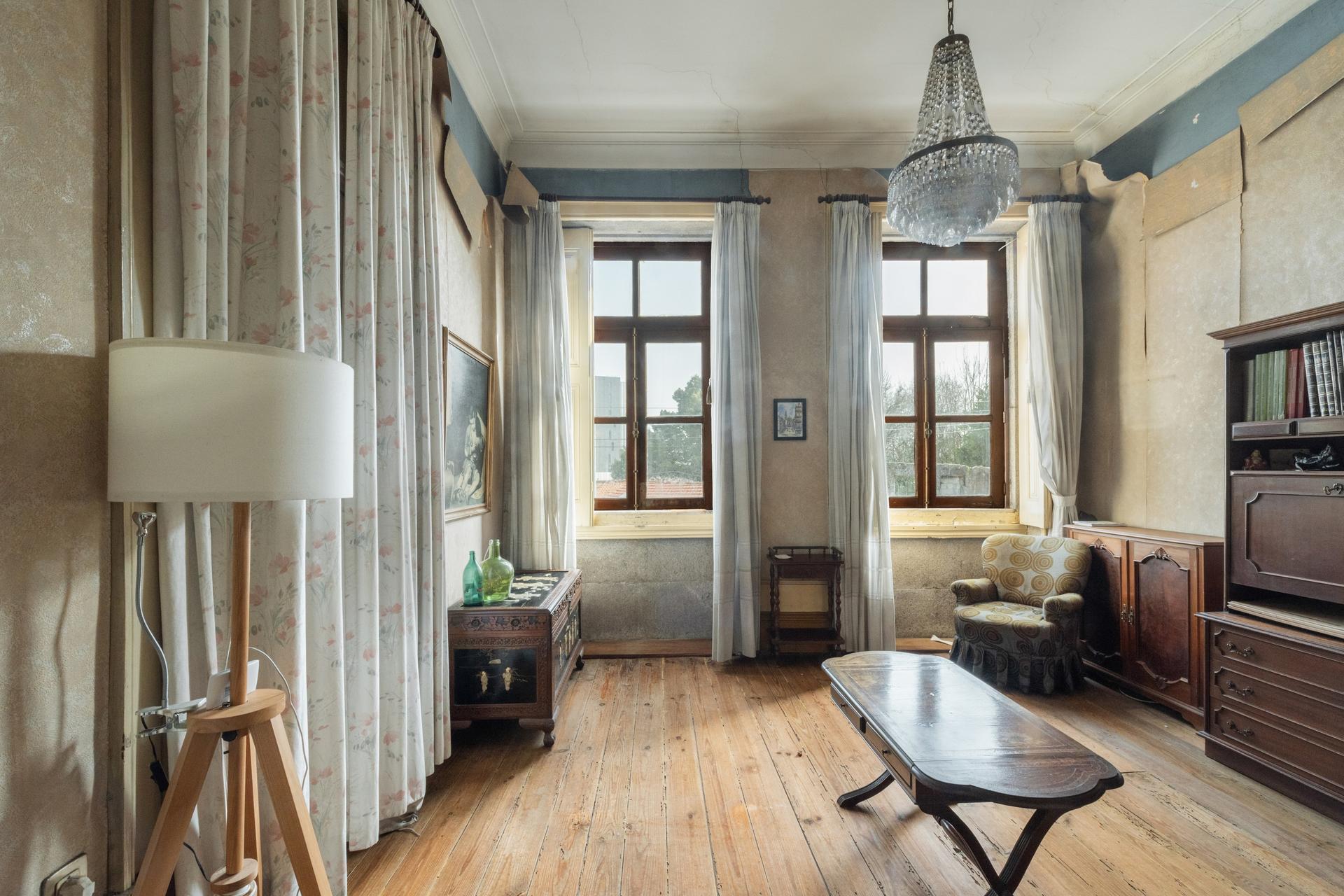 Building in Porto (96378) — photograph 3